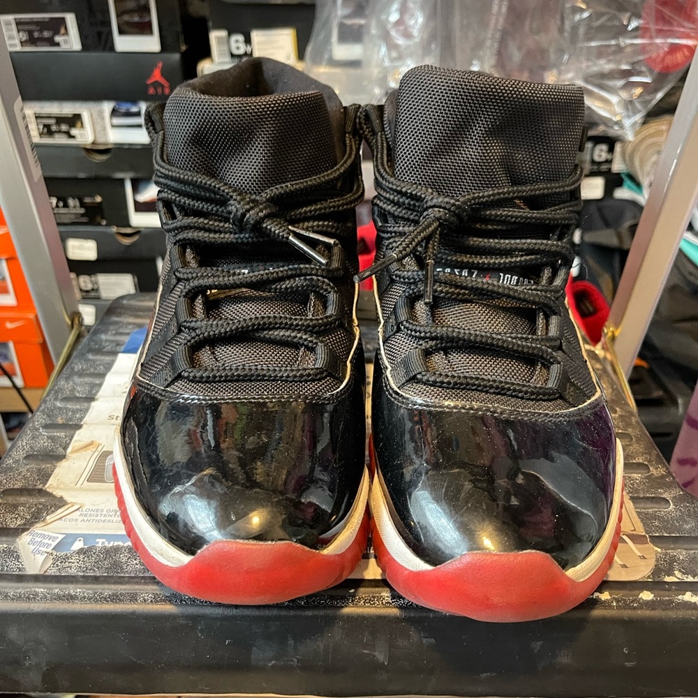Air Jordan 11 Bred